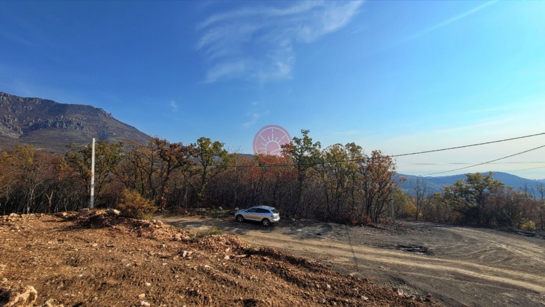 Участок 10 соток п.Лаванда г.Алушта