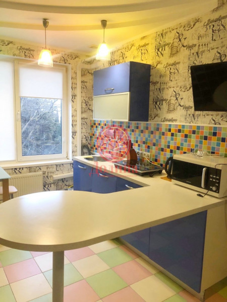 3-комнатные апартаменты 73.9 кв.м г.Алушта
