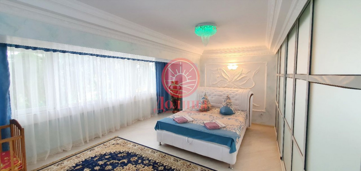 3-комнатные апартаменты 125 кв.м г.Алушта
