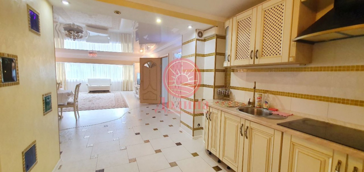 3-комнатные апартаменты 125 кв.м г.Алушта