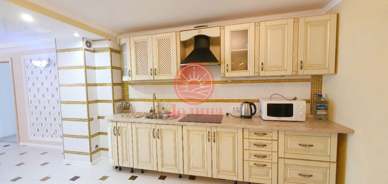 3-комнатные апартаменты 125 кв.м г.Алушта