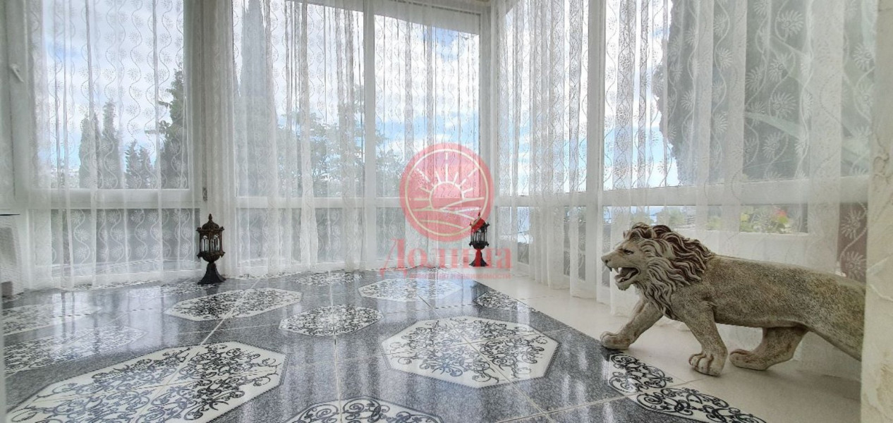 3-комнатные апартаменты 125 кв.м г.Алушта