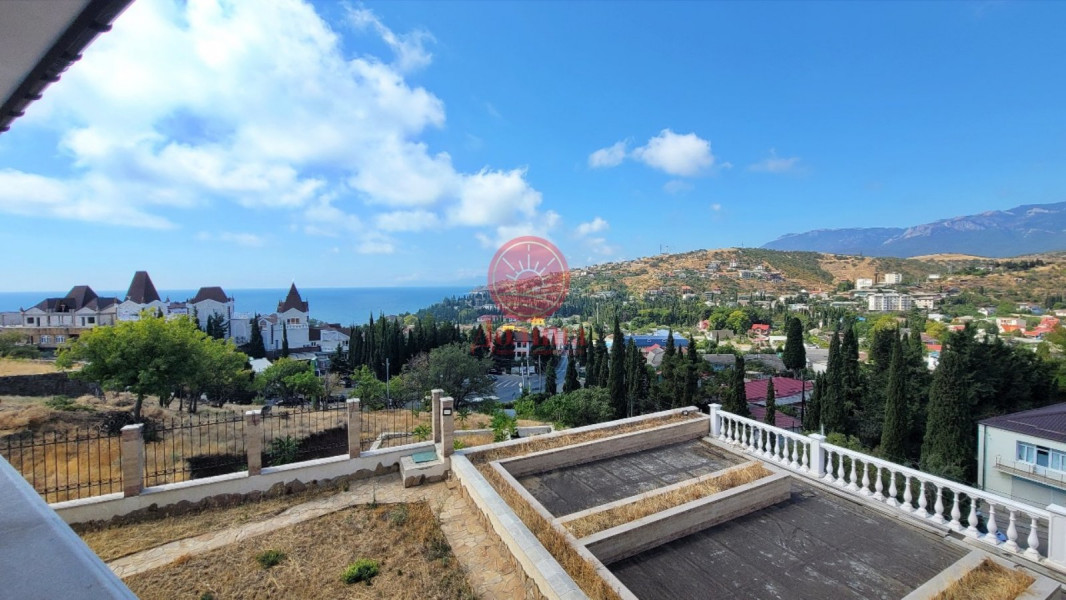 Дом 369.4 кв.м п.Малореченское г.Алушта