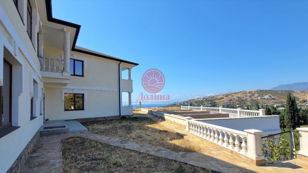 Дом 369.4 кв.м п.Малореченское г.Алушта