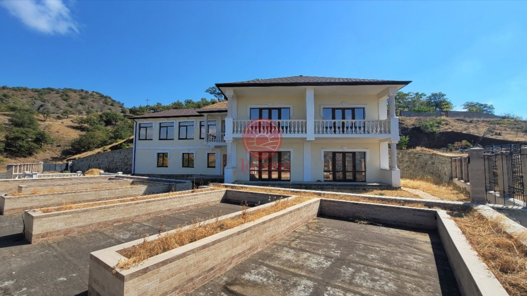 Дом 369.4 кв.м п.Малореченское г.Алушта