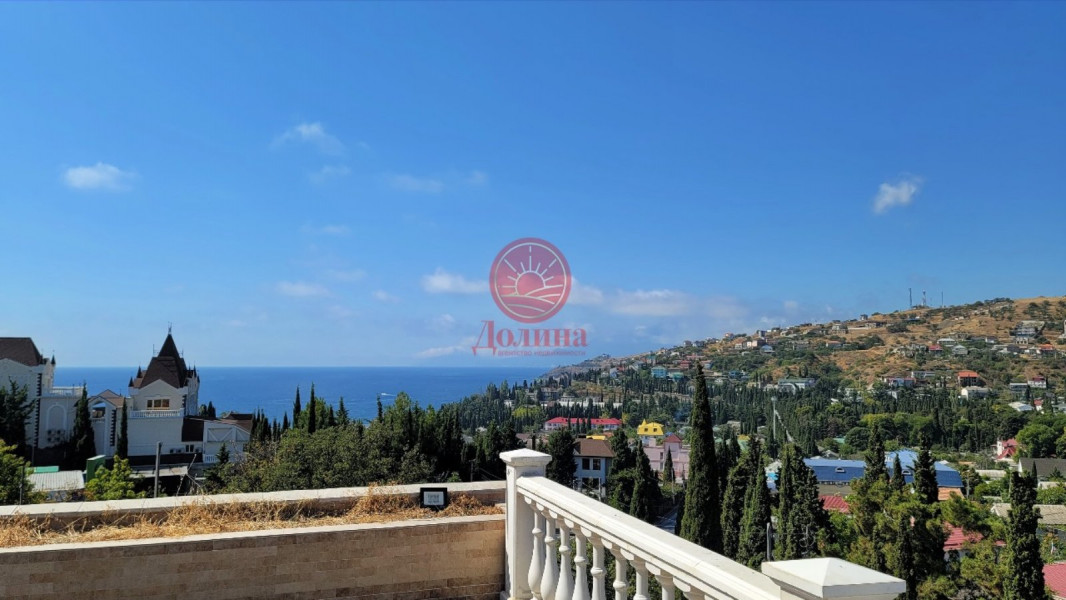 Дом 369.4 кв.м п.Малореченское г.Алушта
