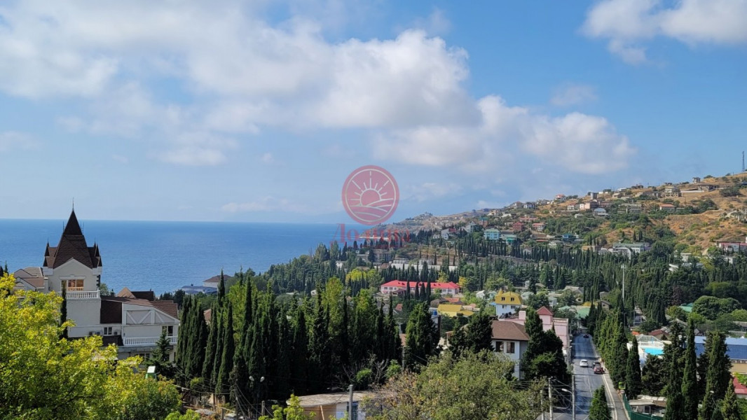 Дом 369.4 кв.м п.Малореченское г.Алушта