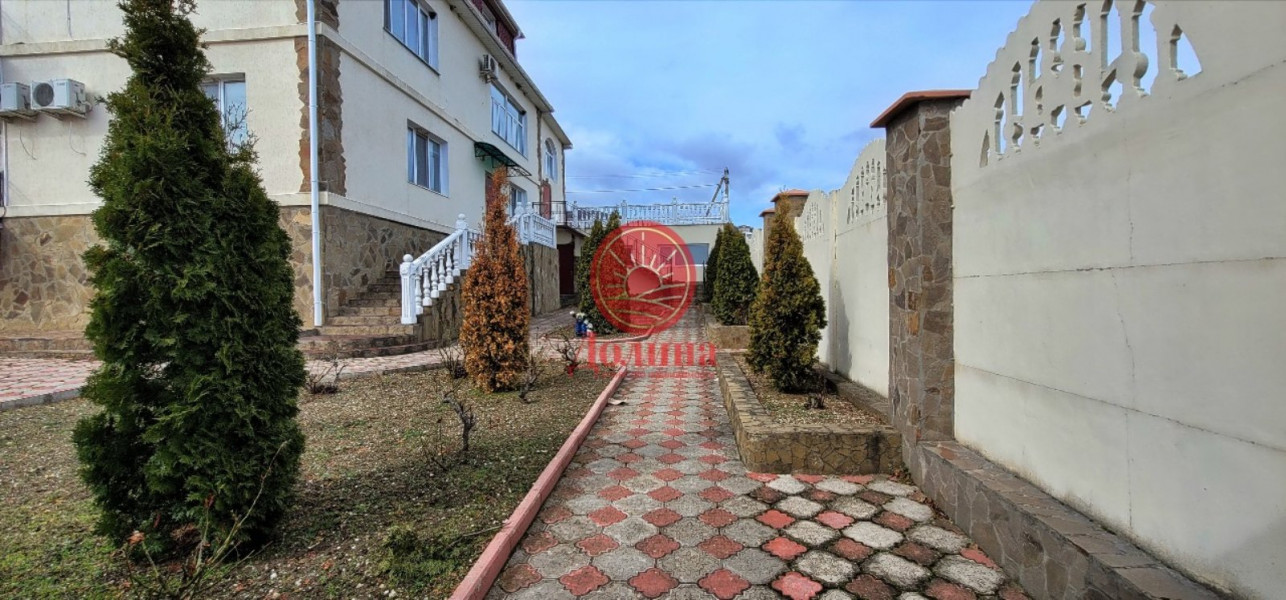 Два дома  с.Верхняя Кутузовка г.Алушта
