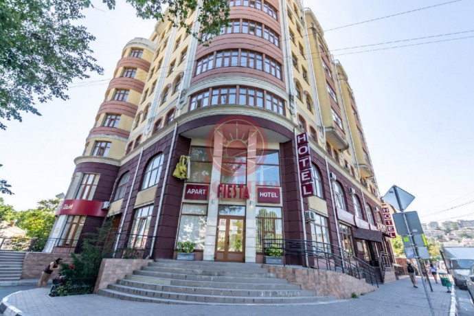 Двухкомнатные апартаменты в самом центре Алушты!