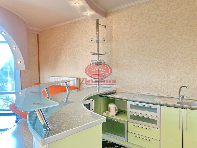 2-комнатные апартаменты 70 кв.м г.Алушта