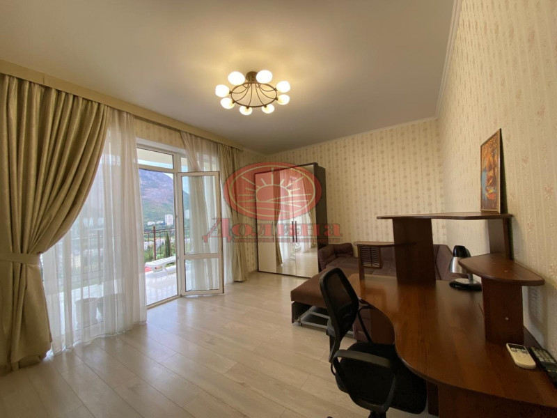 2-комнатная квартира 93 кв.м пгт Партенит г.Алушта