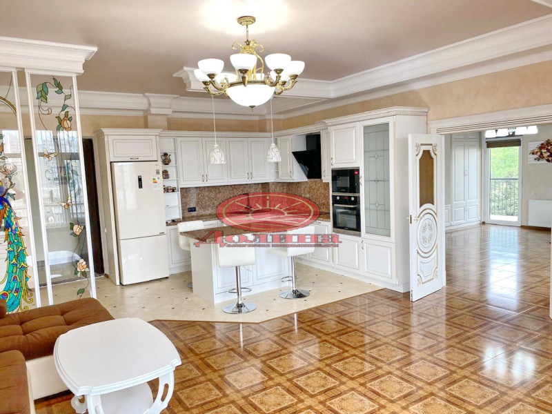 3-комнатная квартира 118 кв.м пгт Партенит г.Алушта