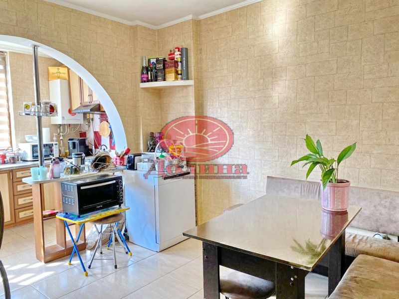 3-комнатная квартира 72.5 кв.м г.Алушта