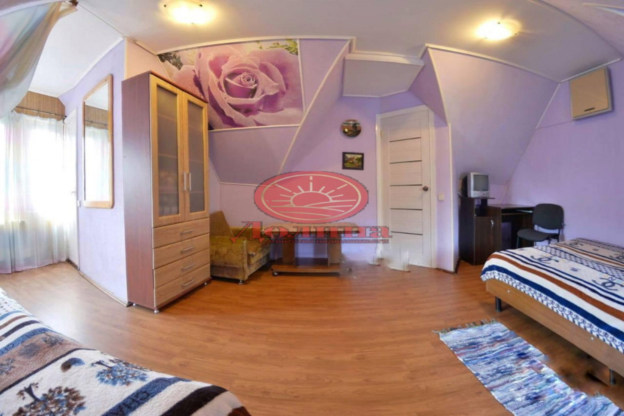 4-комнатная квартира 109 кв.м г.Алушта