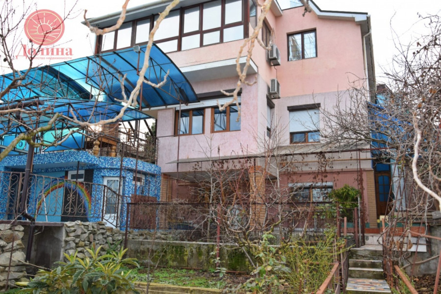 Дом 196.3 кв.м г. Алушта