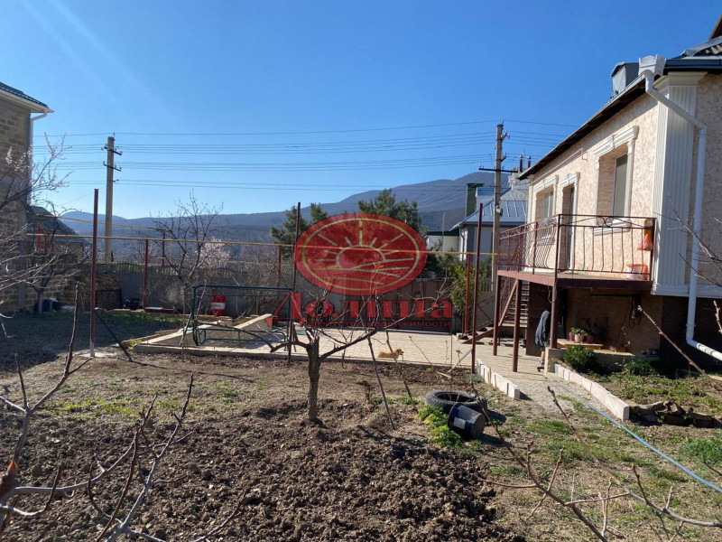 Дом 200 кв.м п.Изобильное г.Алушта