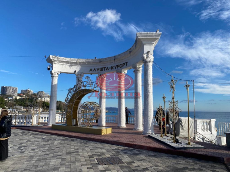 Дом 300 кв.м г.Алушта