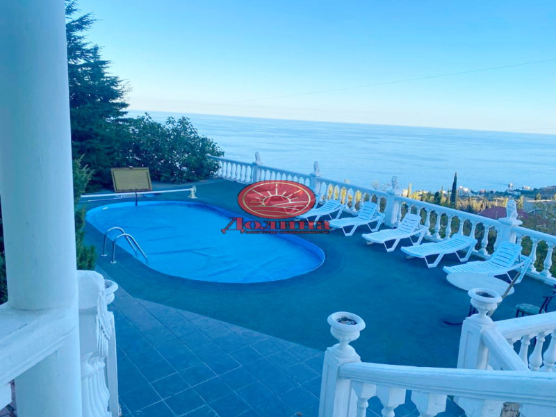 Дом 600 кв.м п.Малый Маяк г.Алушта