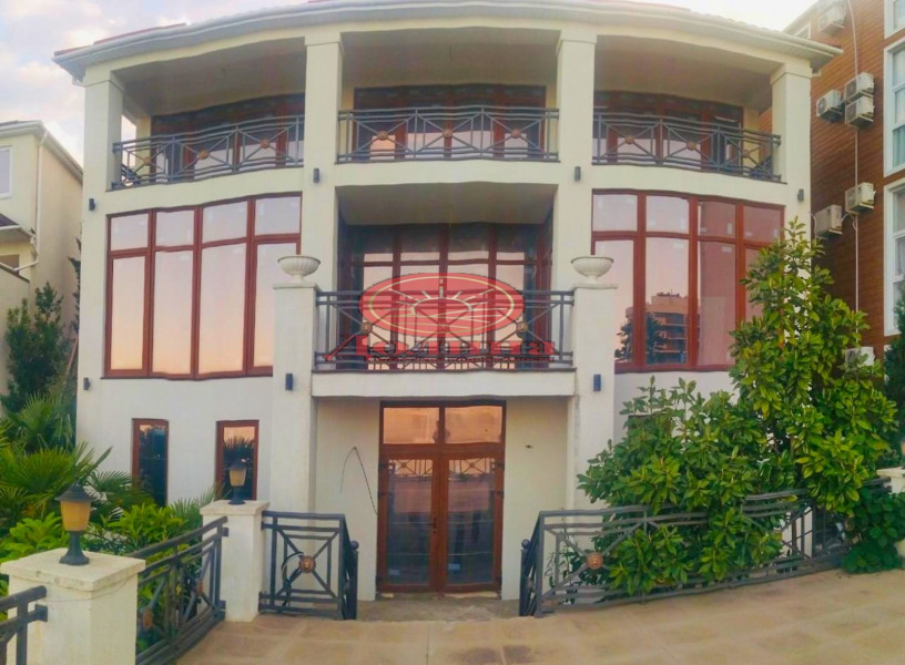 Дом 360 кв.м г.Алушта