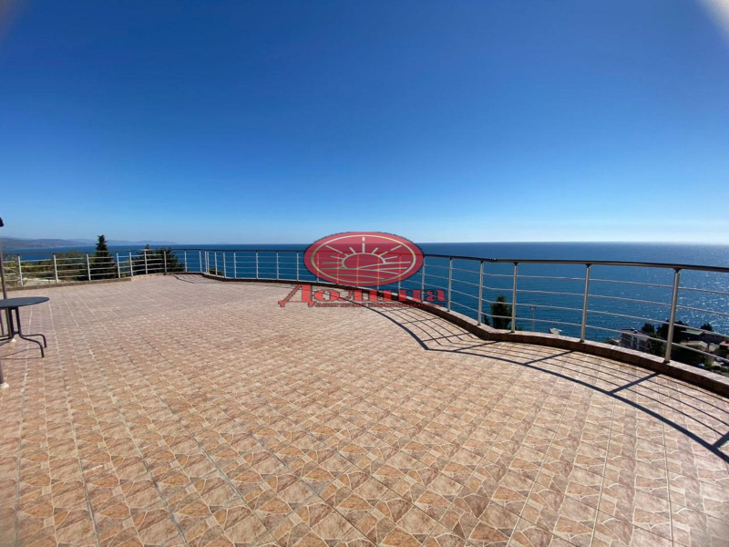 Дом 465 кв.м п.Семидворье г.Алушта