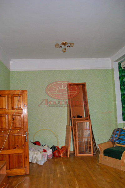 4-комнатная квартира 95 кв.м  г. Симферополь 