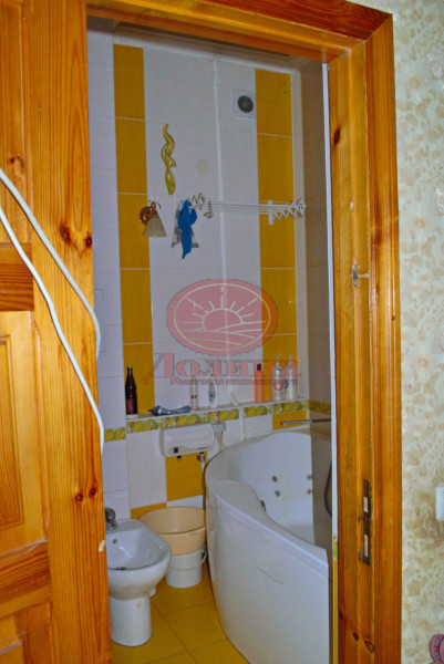 4-комнатная квартира 95 кв.м  г. Симферополь 