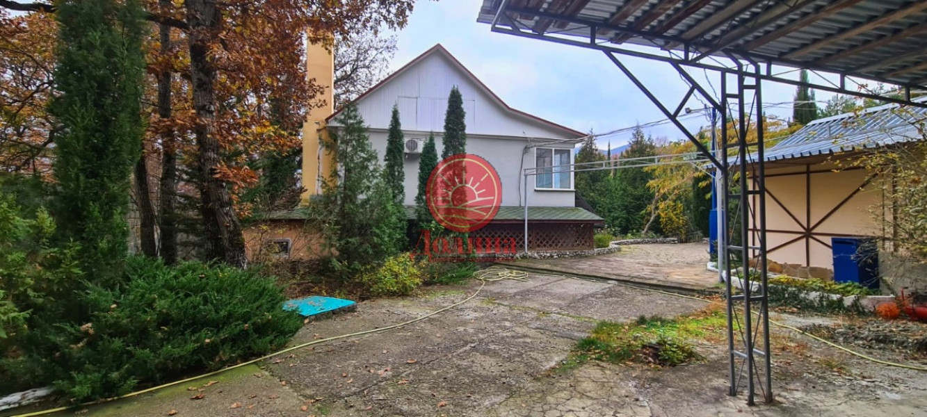 Продается дом в лесу 300 кв.м п. Розовый Крым г. Алушта