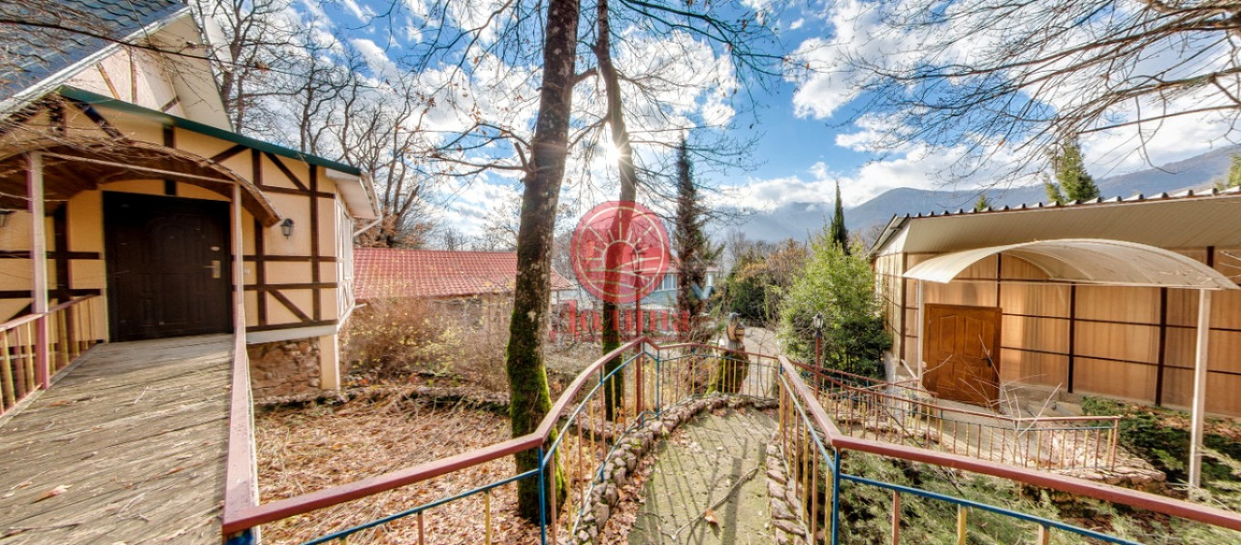 Продается дом в лесу 300 кв.м п. Розовый Крым г. Алушта